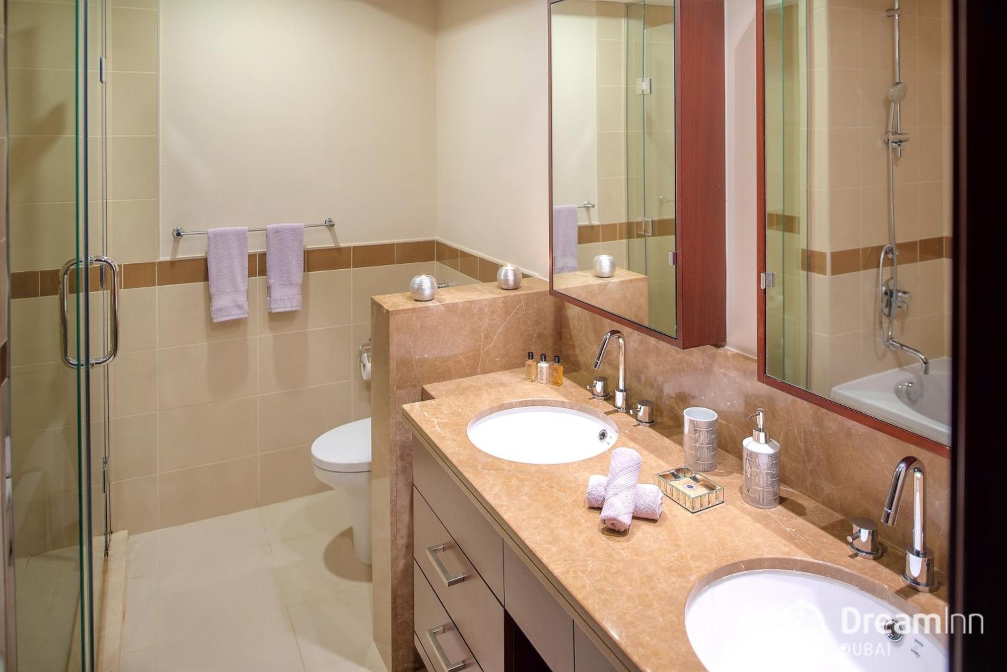Dream - With Private Terrace, 29 Boulevard Downtown Apartment